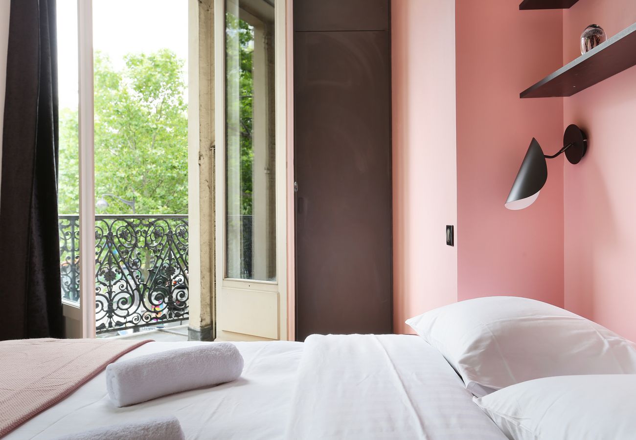 Apartment in Paris - Sebastopol Pink - District Beaubourg/Le Marais
