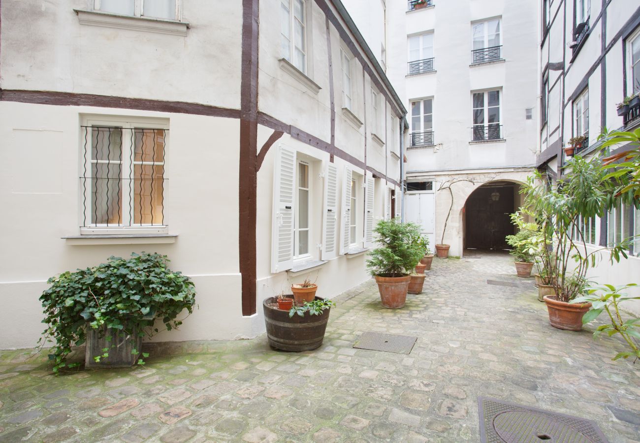 Apartment in Paris - CHARLES V