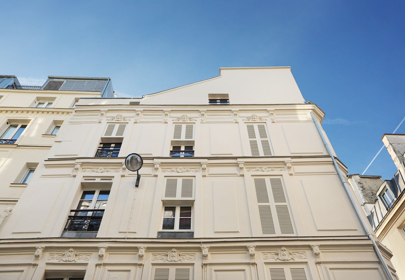 Apartment in Paris - Chenier 01