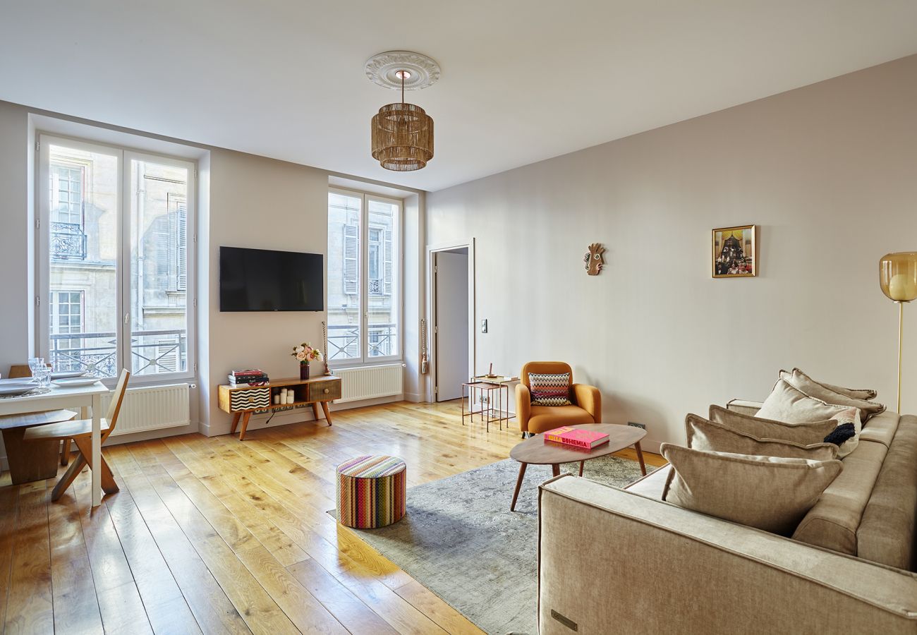 Apartment in Paris - JEAN MERMOZ