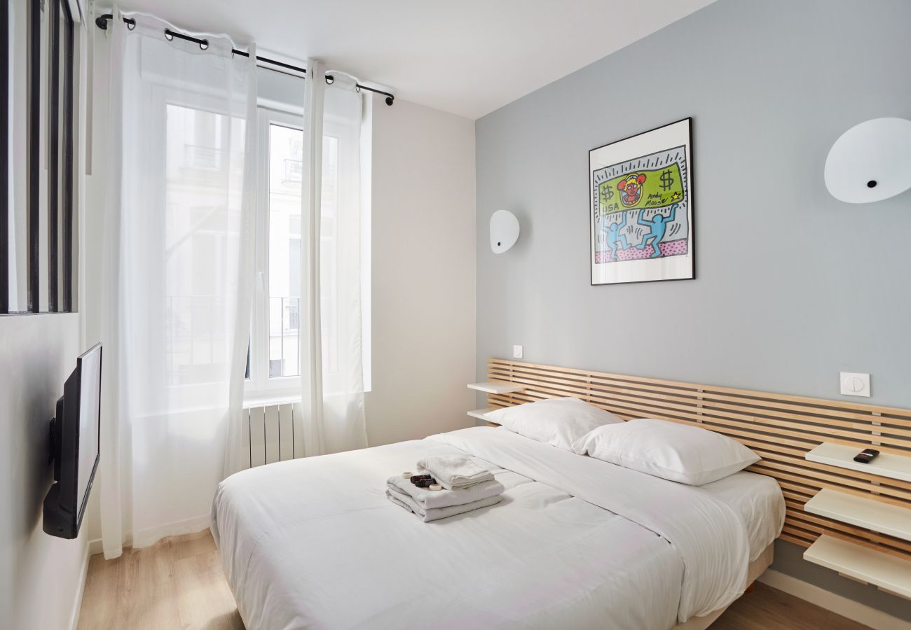 Apartment in Paris - ABOUKIR 110 2 3P