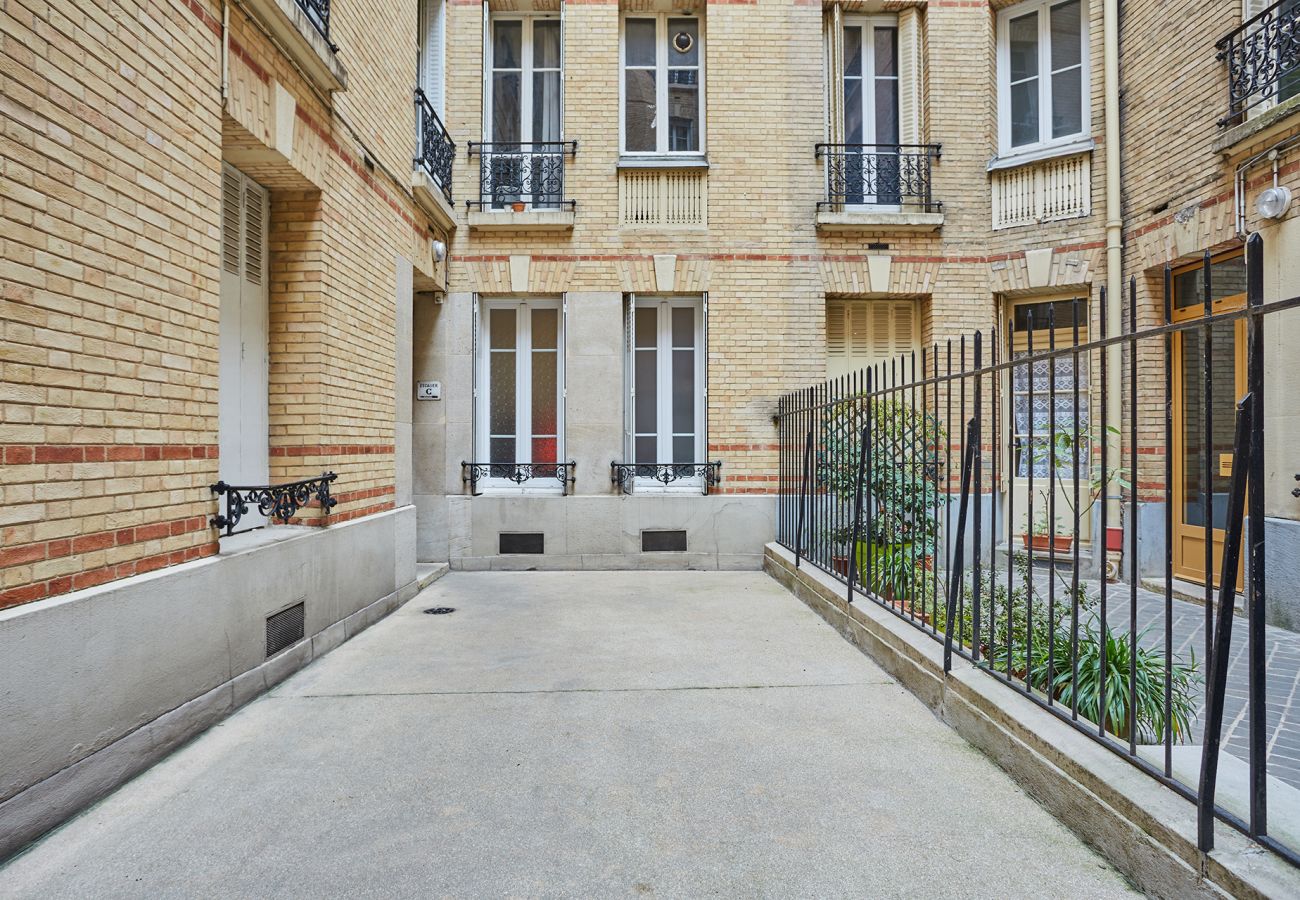 Apartment in Paris - GRENELLE