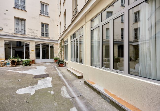 Apartment in Paris - LEOPOLD BELLAN