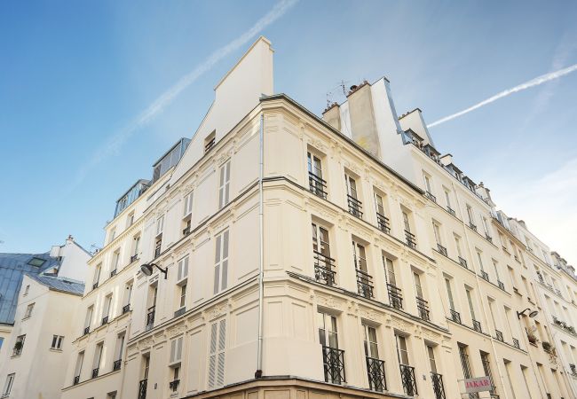 Appartement à Paris - Chenier 01