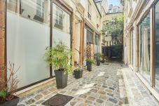 Appartement à Paris - Nazareth 1 (Man Ray)